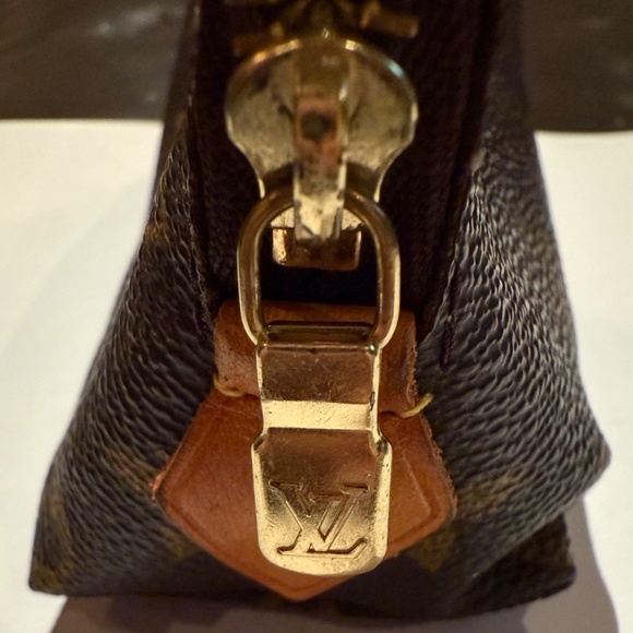 Louis Vuitton small cosmetic bag - Picture 4 of 5